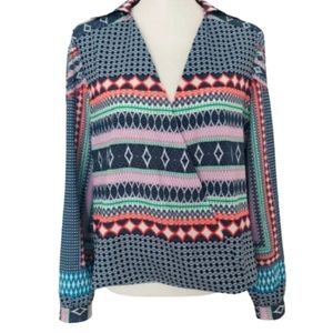 Gianni Bini Medium Blouse Top New No Tags
has button up sleeves for two looks